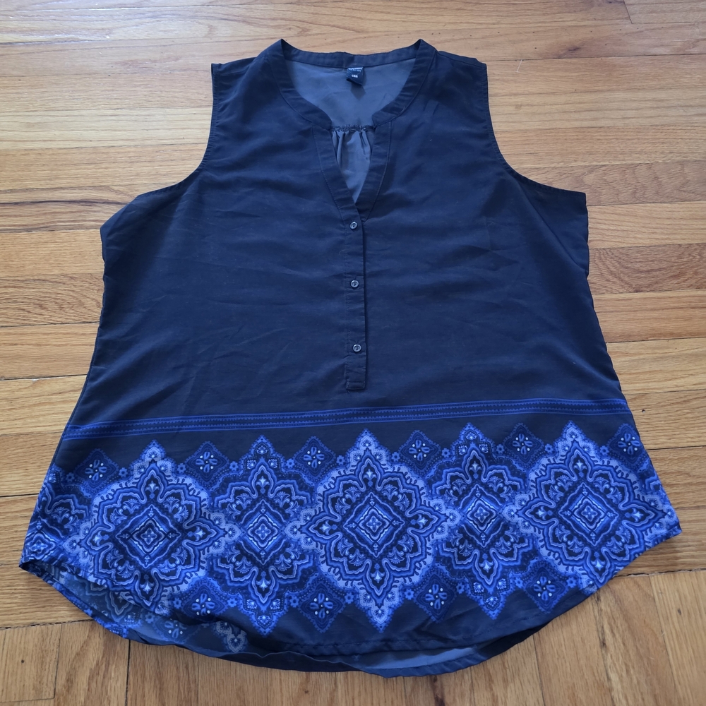 Old Navy Navy and Blue Sleeveless Blouse